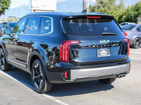 Used 2025 Kia Telluride S FWD image 8