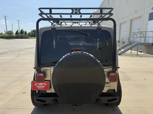 Used 2004 Jeep Wrangler Rubicon w/ Dual Top Group AWD/4WD image 7