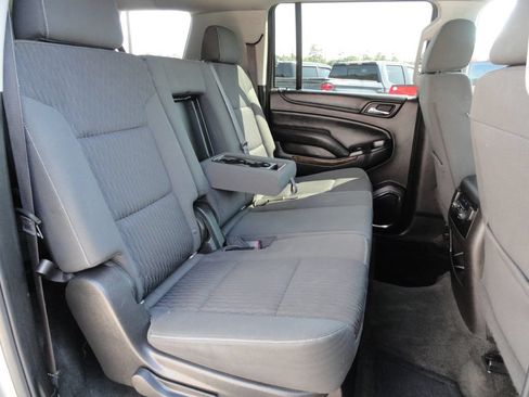 Used 2016 Chevrolet Suburban LS RWD image 8