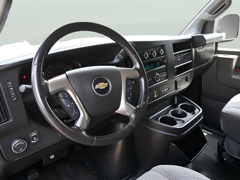 Used 2017 Chevrolet Express 3500 RWD image 10