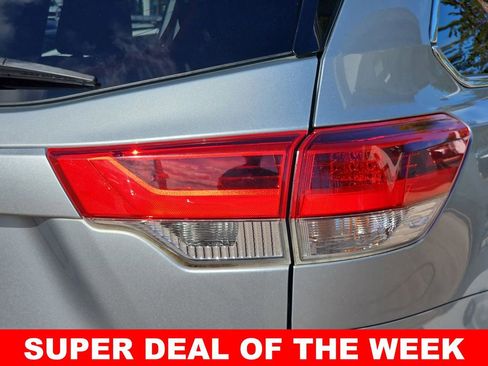 Used 2018 Toyota Highlander LE image 39