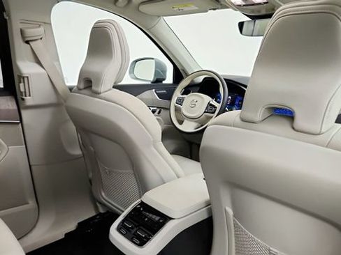 Used 2025 Volvo XC90 B6 Plus w/ Protection Package Premier AWD/4WD image 41
