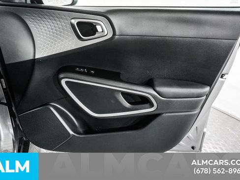 Used 2025 Kia Soul LX w/ LX Technology Package FWD image 33
