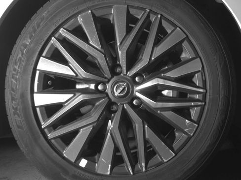 Used 2025 Nissan Altima 2.5 SV FWD image 12