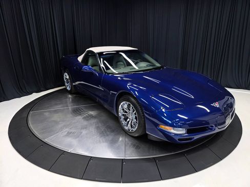 Used 2004 Chevrolet Corvette Convertible w/ Preferred Equipment Group RWD image 6