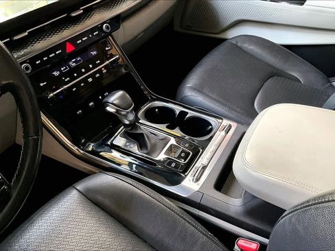 Used 2022 Kia Carnival SX Prestige image 16