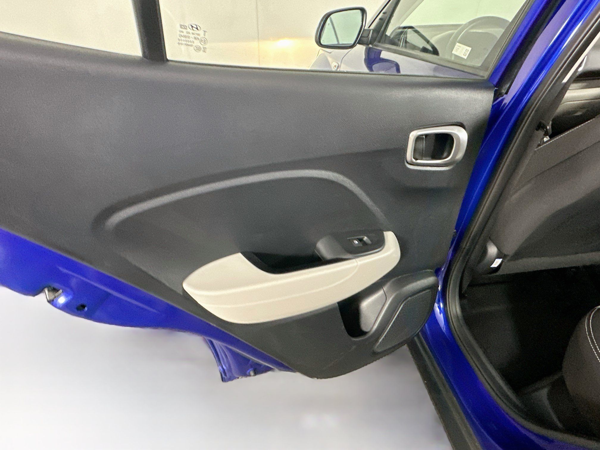 Used 2025 Hyundai Venue SEL FWD image 26