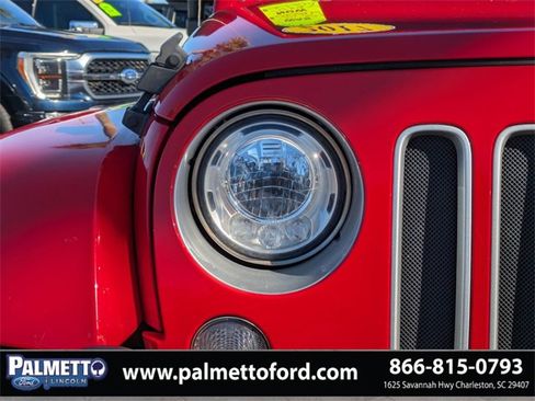 Used 2017 Jeep Wrangler Unlimited Sahara w/ Max Tow Package image 10