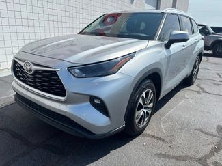 Used 2024 Toyota Highlander XLE FWD video 1