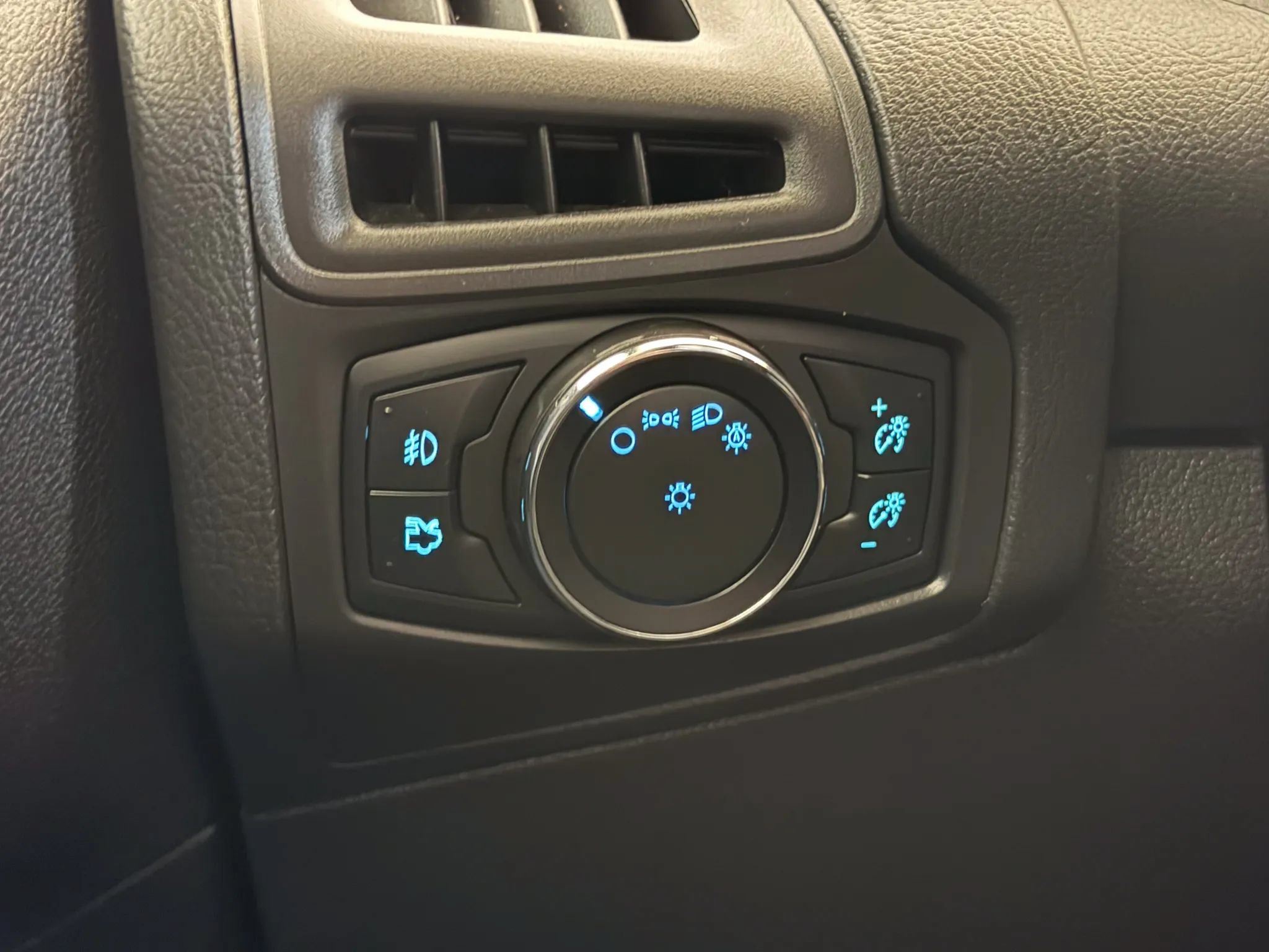 Used 2014 Ford Focus SE w/ Equipment Group 201A FWD image 33