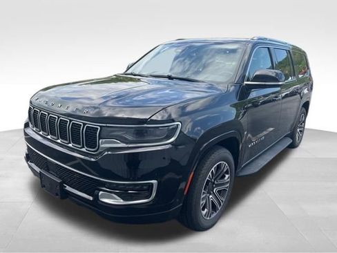 Used 2023 Jeep Wagoneer L Series II AWD/4WD image 3