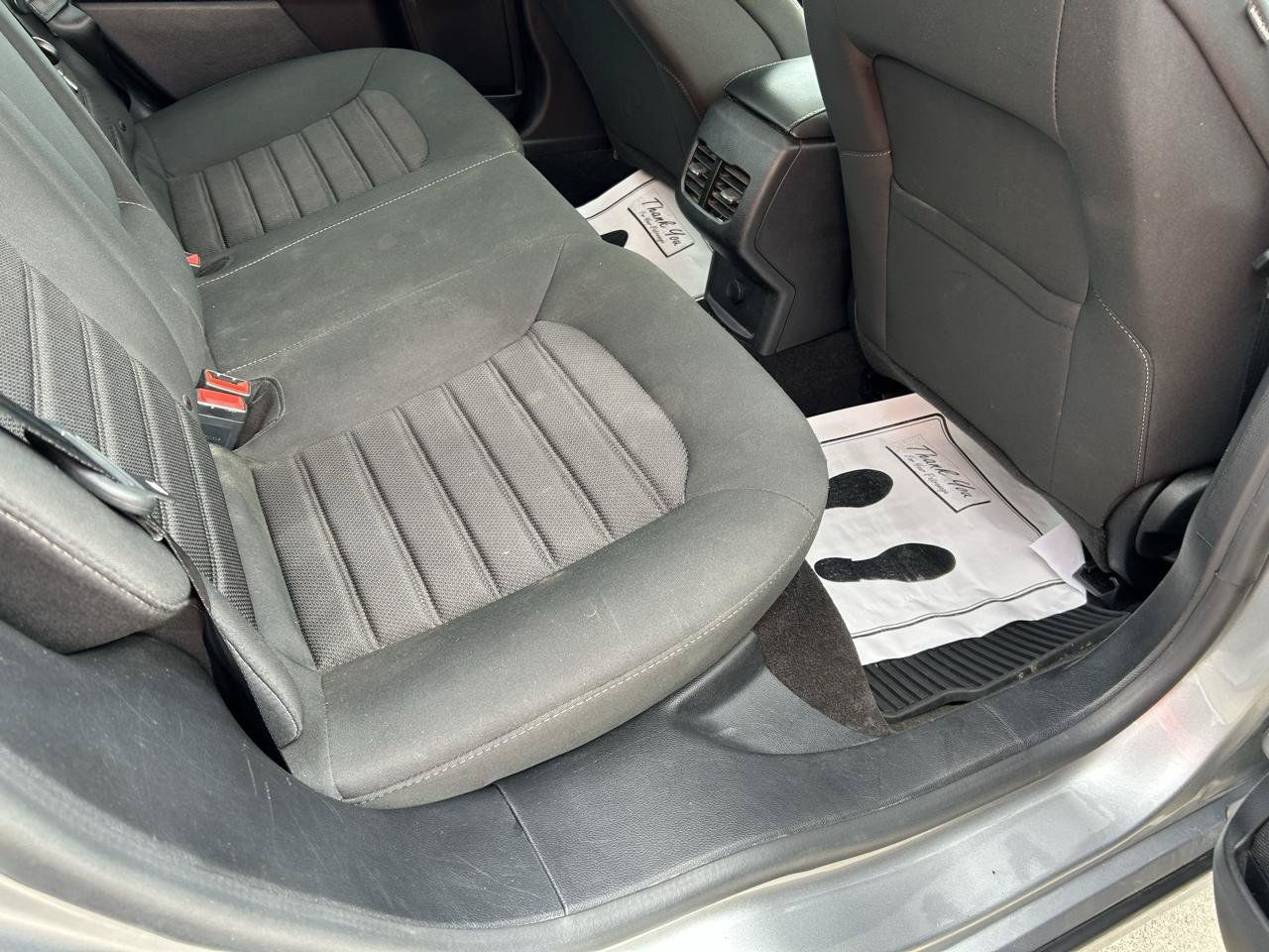 Used 2020 Ford Fusion SE FWD image 11