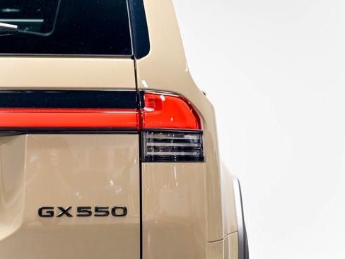 Used 2025 Lexus GX 550 AWD/4WD image 57