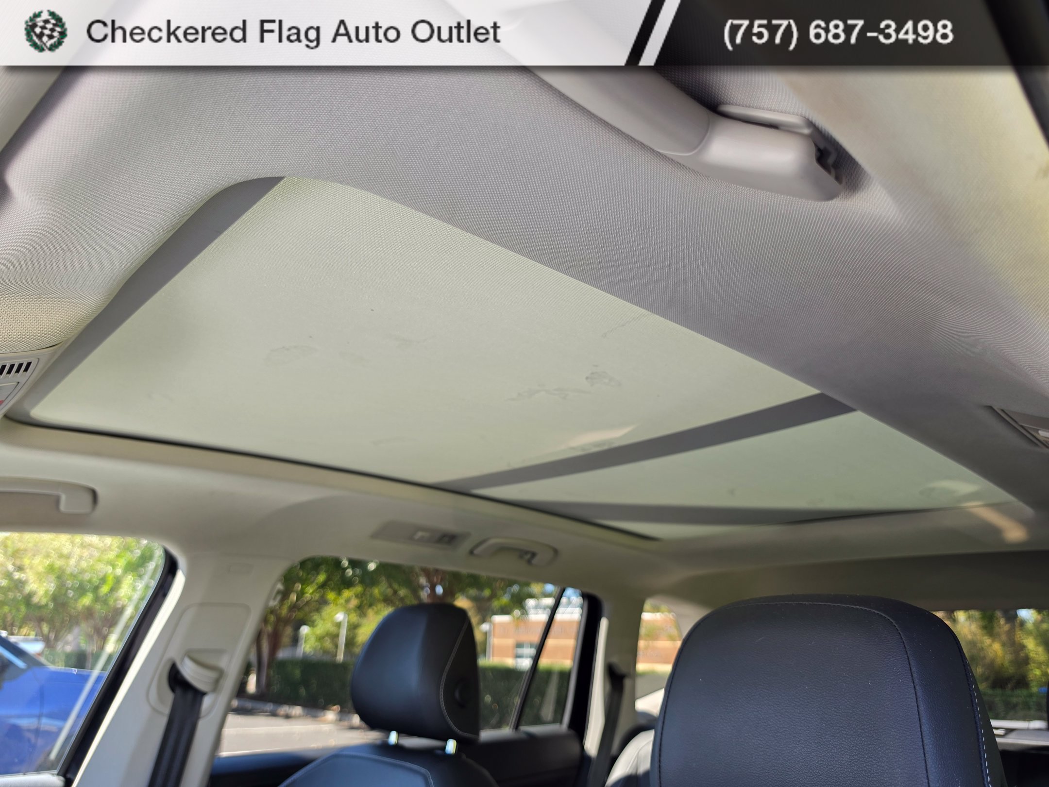 Used 2021 Volkswagen Tiguan SE w/ Panoramic Sunroof Package AWD/4WD image 9