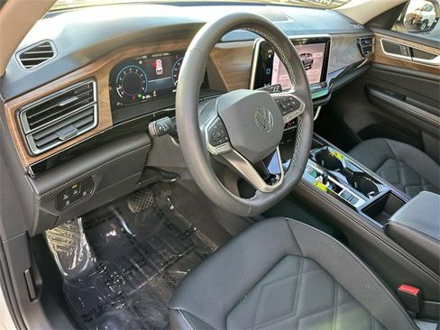 Used 2024 Volkswagen Atlas SE image 9