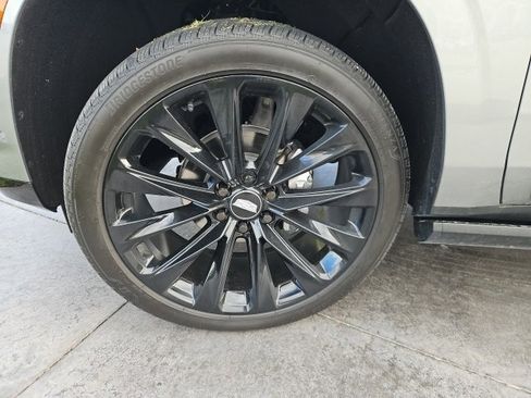 Used 2025 Cadillac Escalade Sport Platinum w/ LPO, ONYX Package image 4