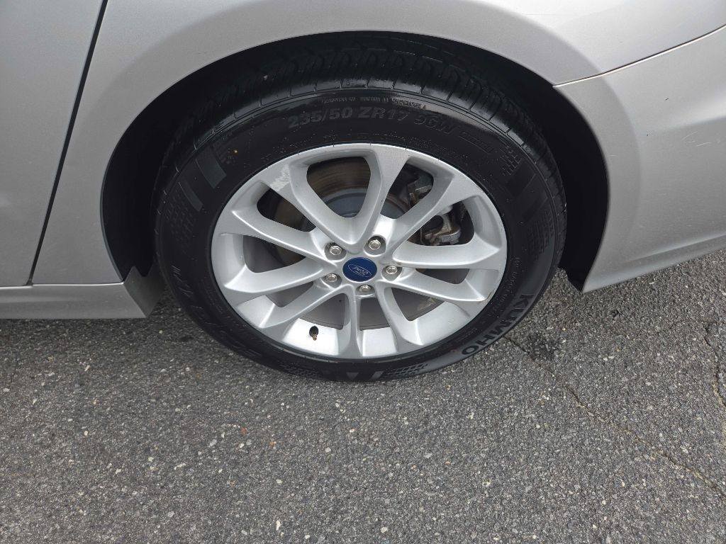 Used 2019 Ford Fusion SE FWD image 28