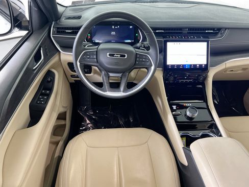 Used 2023 Jeep Grand Cherokee Limited image 22