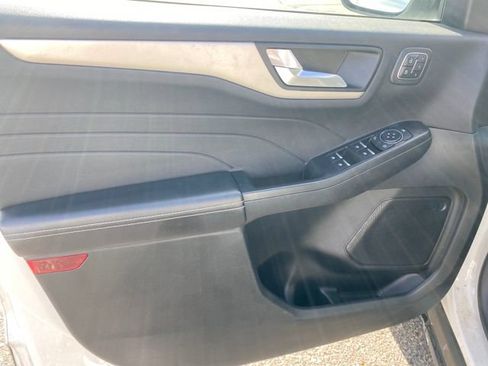 Used 2022 Ford Escape SEL w/ Technology Package FWD image 14