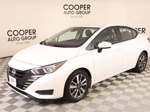 Used 2024 Nissan Versa SV w/ Trunk Package FWD image 9