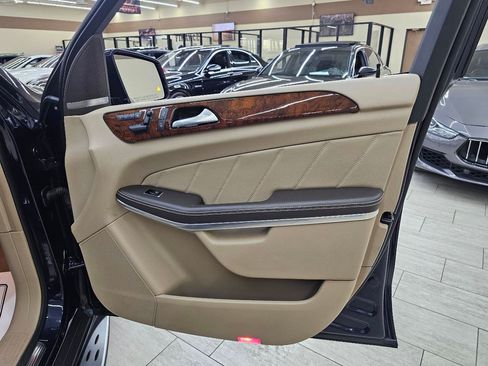 Used 2014 Mercedes-Benz GL 550 4MATIC image 41