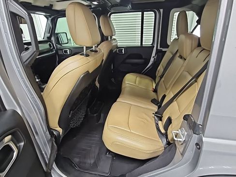 Used 2018 Jeep Wrangler Unlimited Rubicon image 32