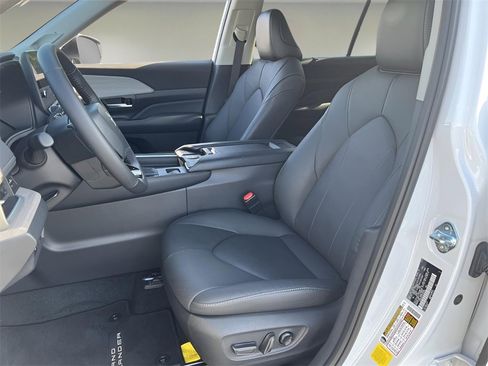 Used 2025 Toyota Grand Highlander FWD image 9
