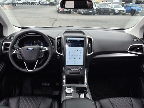 Certified 2024 Ford Edge Titanium AWD/4WD image 4
