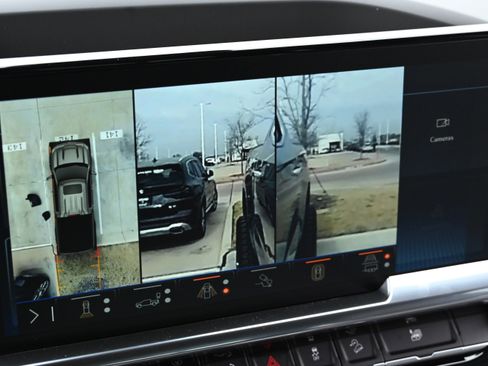 Used 2025 Chevrolet Silverado 1500 LTZ image 37