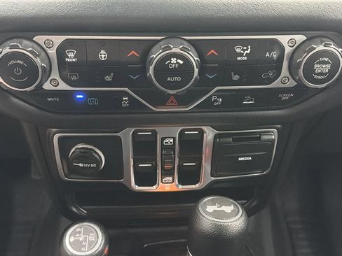 Used 2025 Jeep Wrangler Unlimited Sahara w/ Safety Group image 23