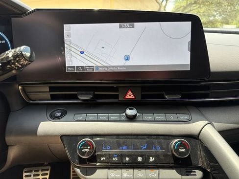 New 2025 Hyundai Elantra SEL FWD image 23