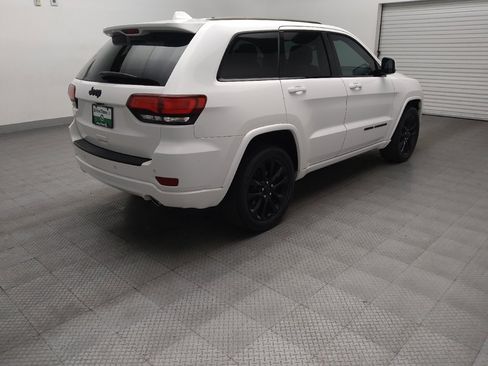 Used 2020 Jeep Grand Cherokee Altitude RWD image 9