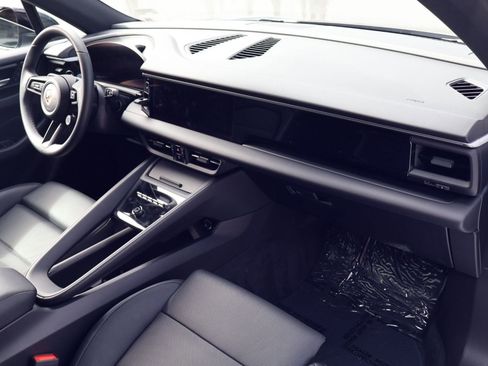 Certified 2025 Porsche Macan Electric RWD image 25