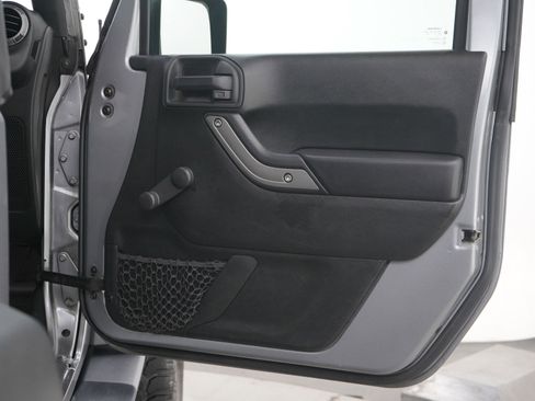 Used 2018 Jeep Wrangler Sport image 10