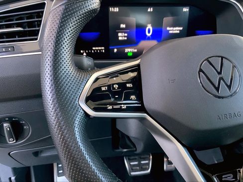 Used 2022 Volkswagen Tiguan SE R-Line image 23