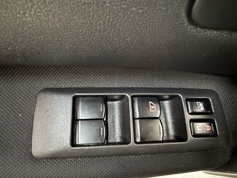 Used 2011 Nissan Rogue SV image 24