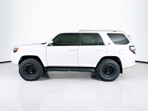Used 2017 Toyota 4Runner SR5 image 4