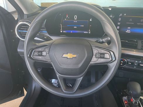 Used 2025 Chevrolet Trax LT image 27