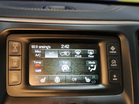 Used 2018 Jeep Cherokee Latitude w/ Cold Weather Group AWD/4WD image 20
