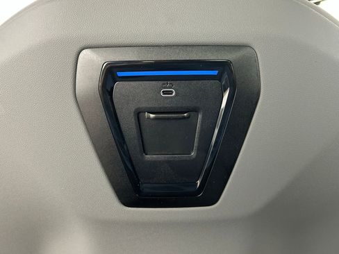 Used 2024 BMW 540i xDrive w/ Premium Package image 35