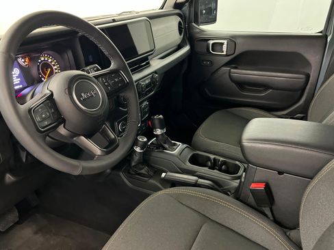Used 2025 Jeep Wrangler Unlimited Sport AWD/4WD image 16