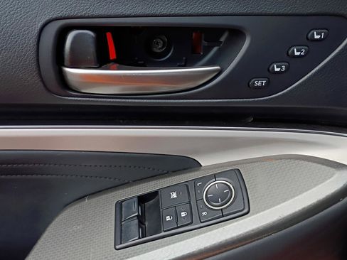 Used 2015 Lexus RC 350 w/ F Sport w/Summer Tires image 37