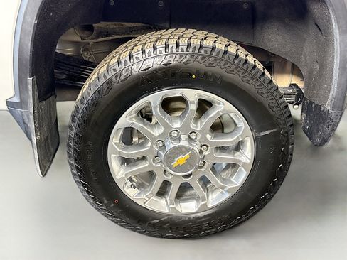 Used 2025 Chevrolet Silverado 2500 LTZ w/ LTZ Premium Package image 32