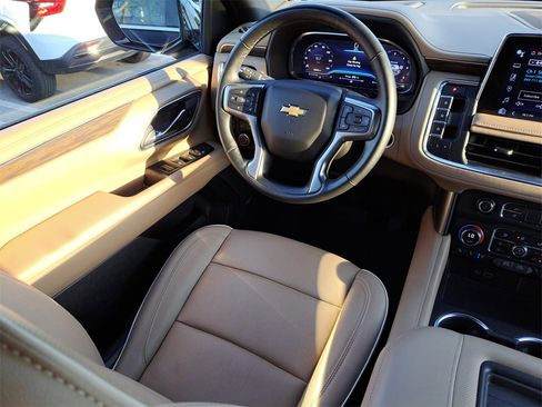 Used 2024 Chevrolet Suburban Premier image 10