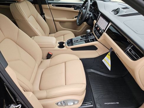 New 2026 Porsche Macan image 25