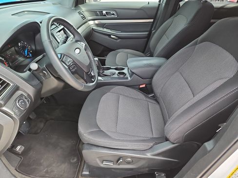 Used 2018 Ford Explorer XLT FWD image 13