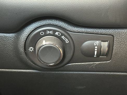 Used 2025 Dodge Durango GT AWD/4WD image 42