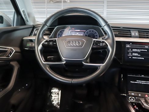 Used 2022 Audi e-tron Premium image 18