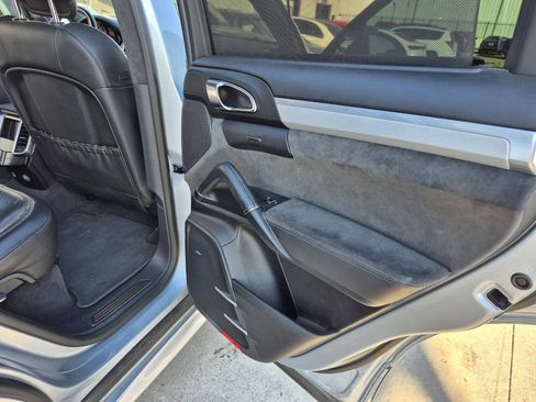 Used 2016 Porsche Cayenne GTS image 17