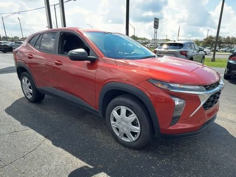 Used 2024 Chevrolet Trax LS FWD image 2